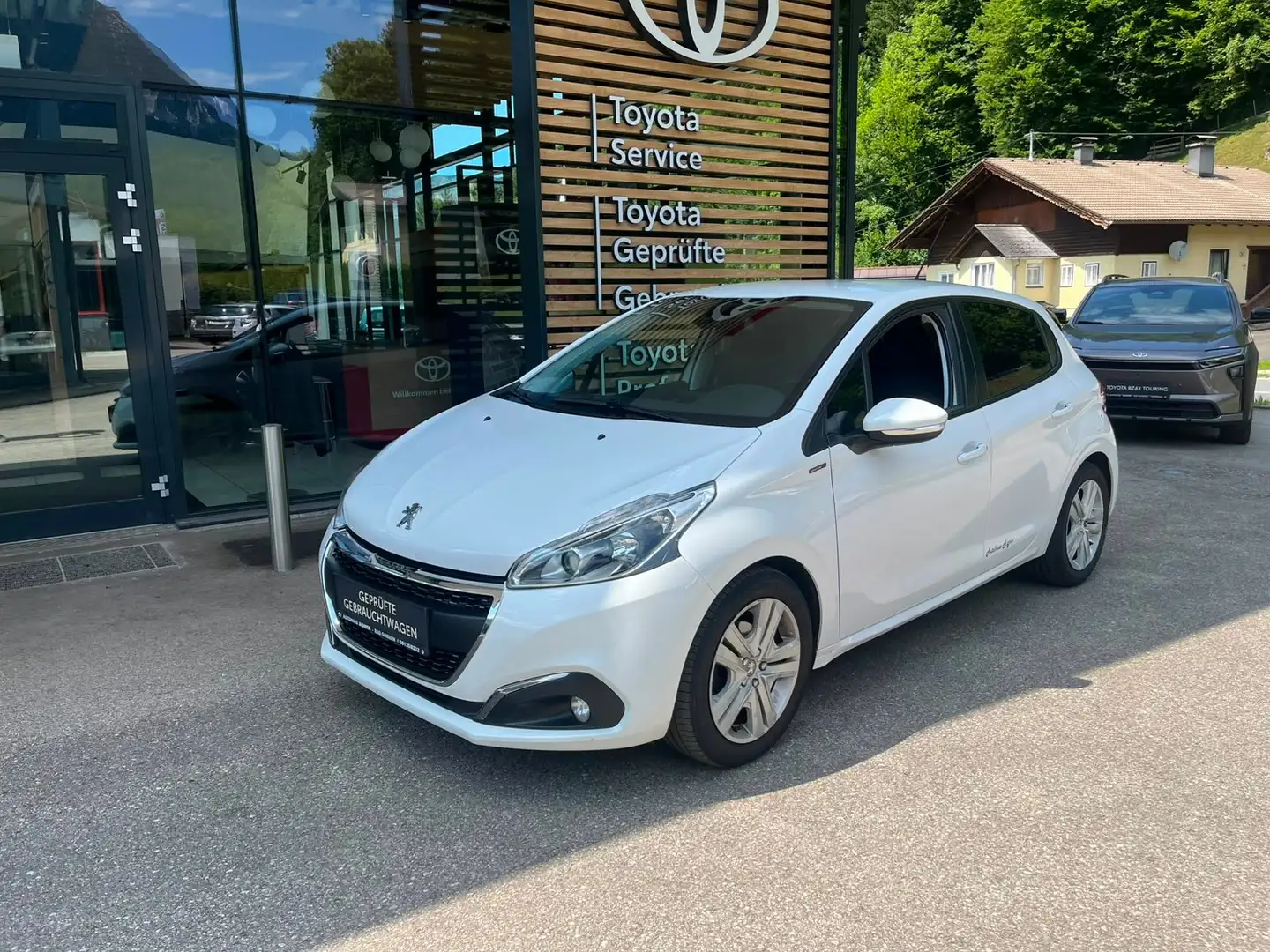 Peugeot 208 208 Active 1,2 PureTech 82 Active Weiß - 2