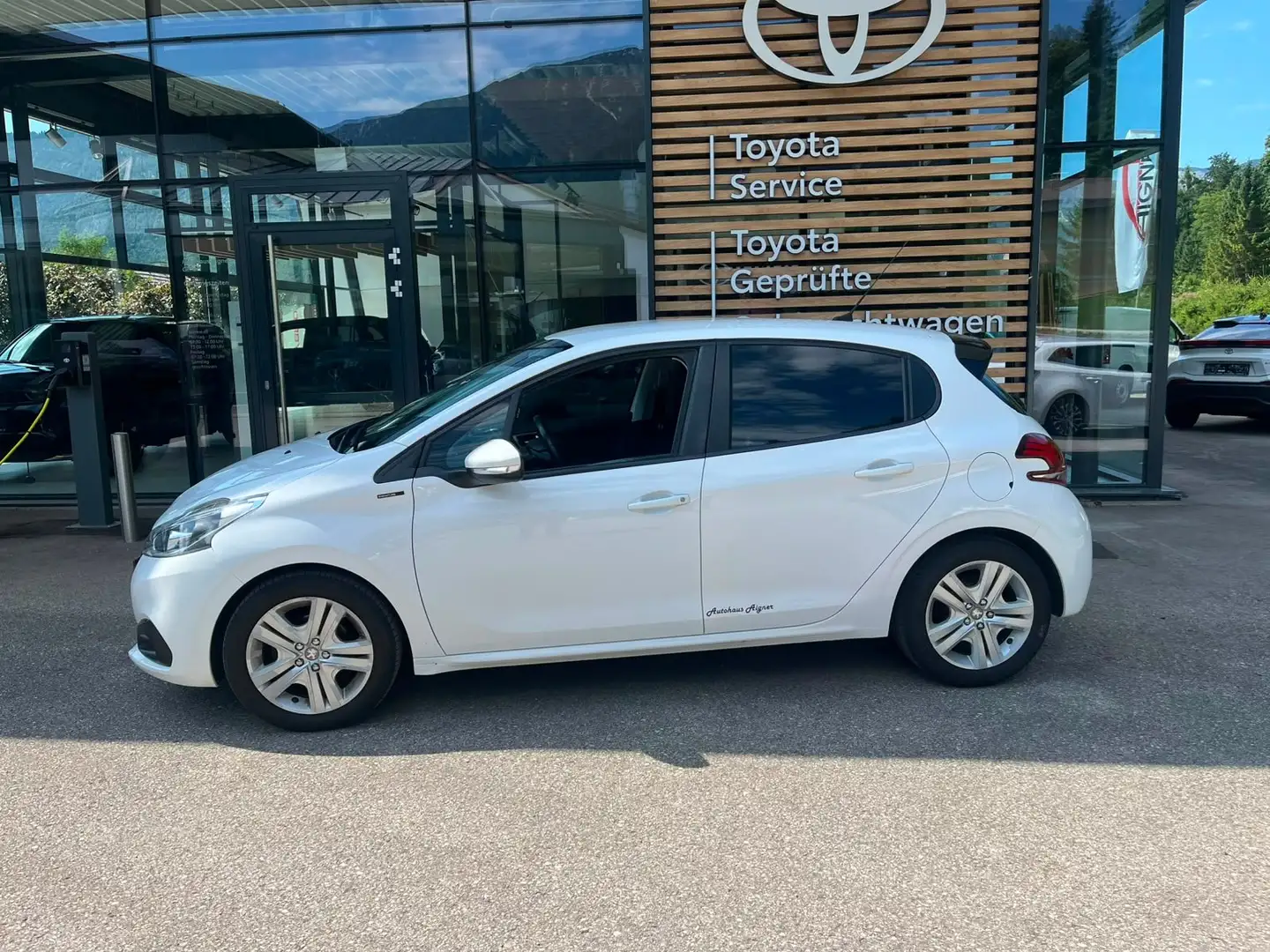 Peugeot 208 208 Active 1,2 PureTech 82 Active Weiß - 1