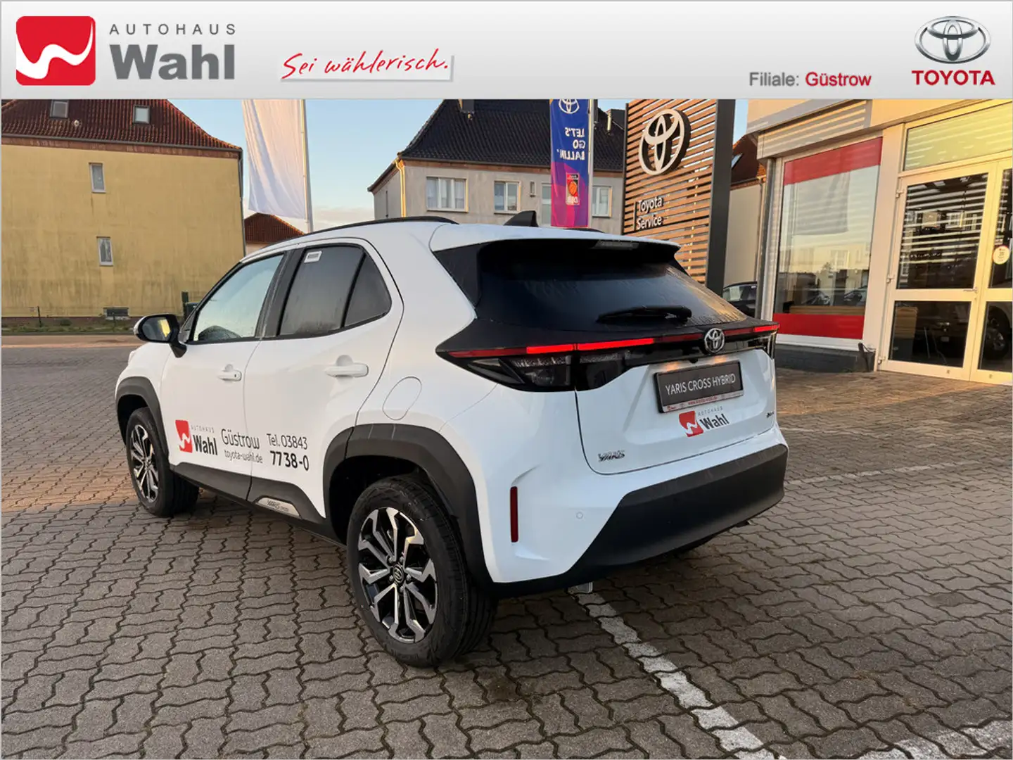 Toyota Yaris Cross 1.5 Hybrid Teamplayer 4x2 Weiß - 2