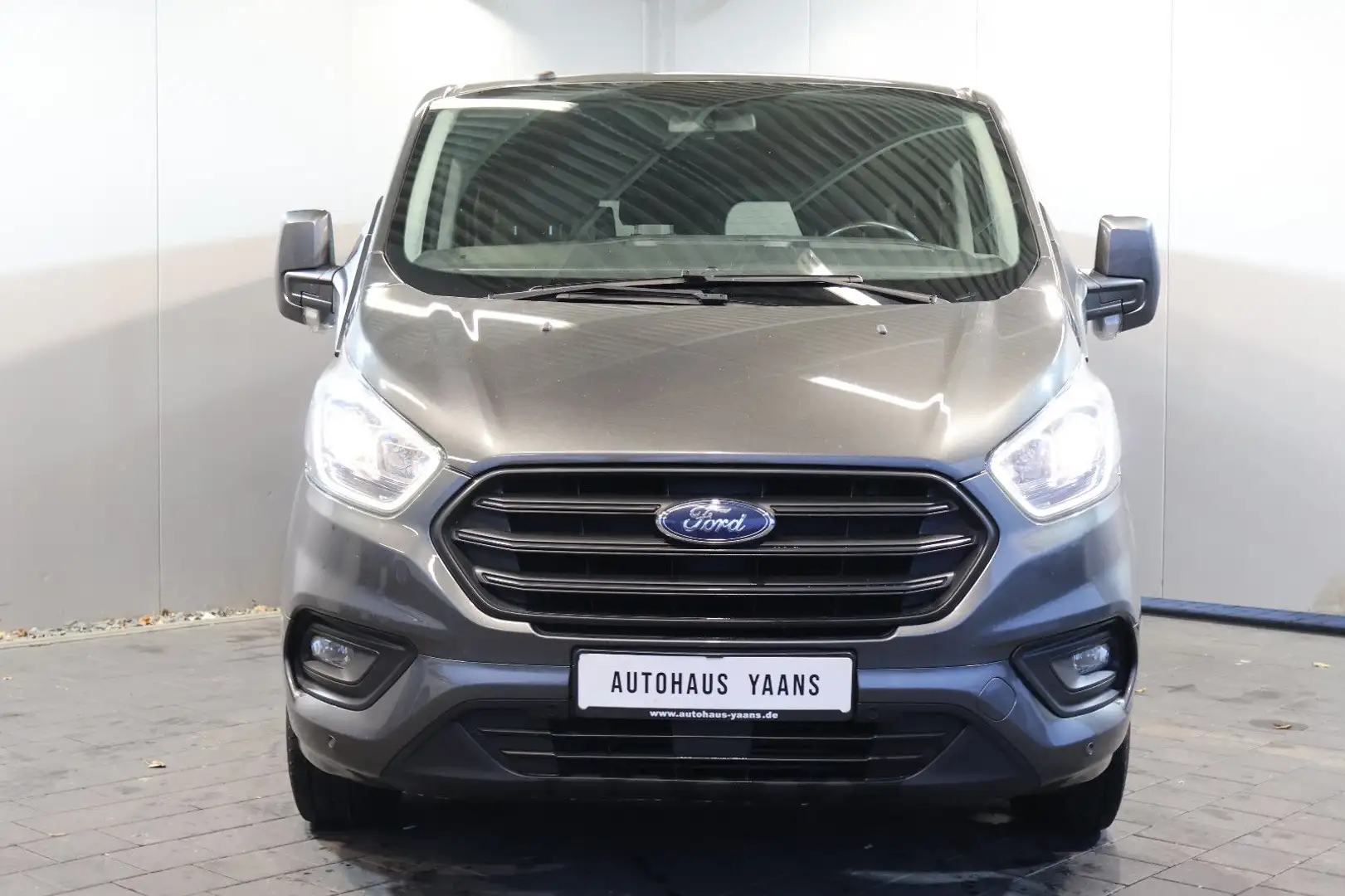 Ford Transit 2.0 TDCi Aut. Costum TEMP+AHK+PDC+8SITZ Gris - 2