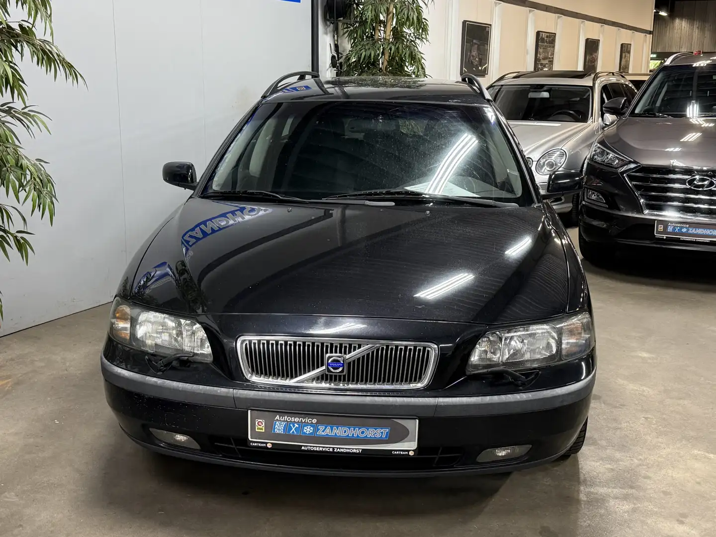 Volvo V70 2.4 Edition II // Apk tot 22-11-2026!! // goed rij Schwarz - 2