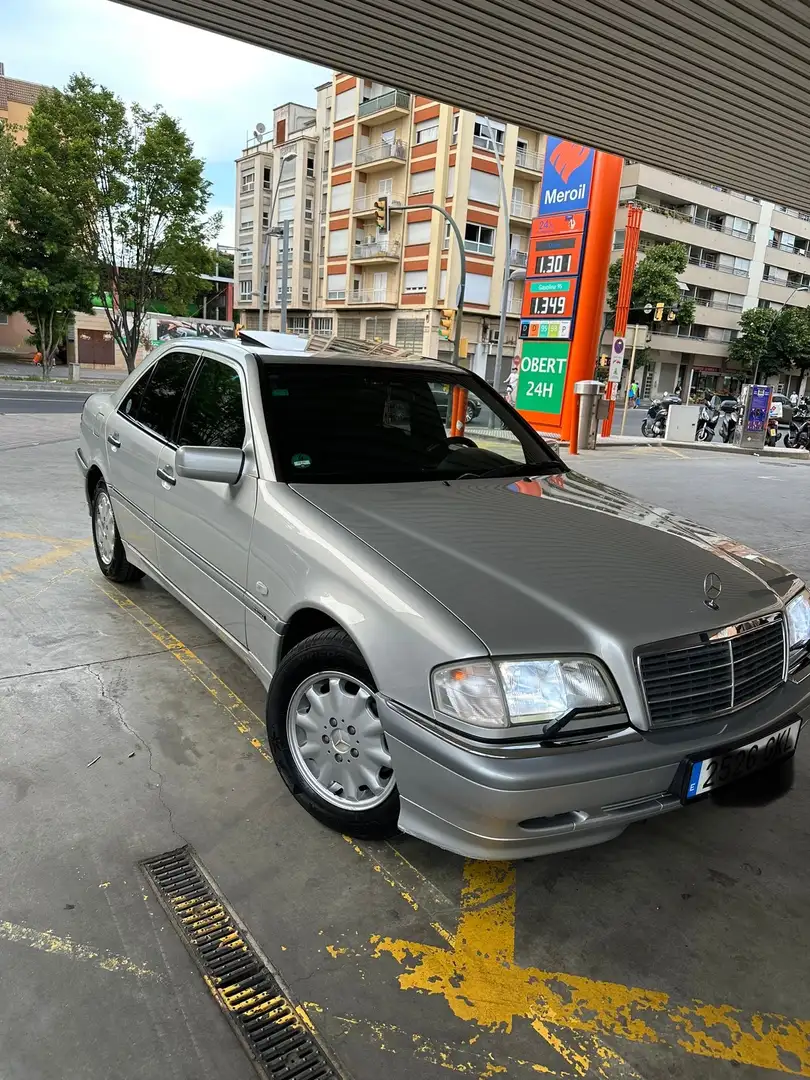 Mercedes-Benz C 240 Familiar Elegance - 1