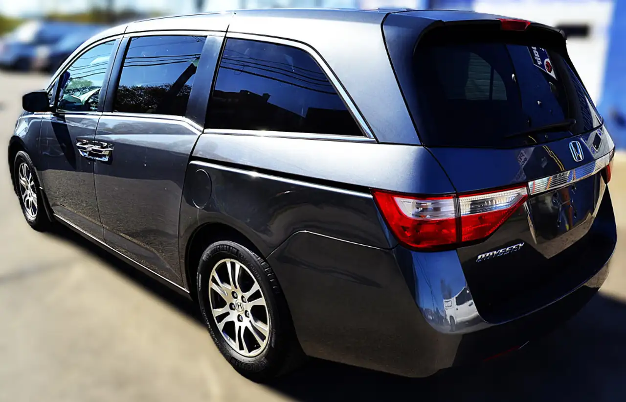 Honda Odyssey снимка Honda Odyssey