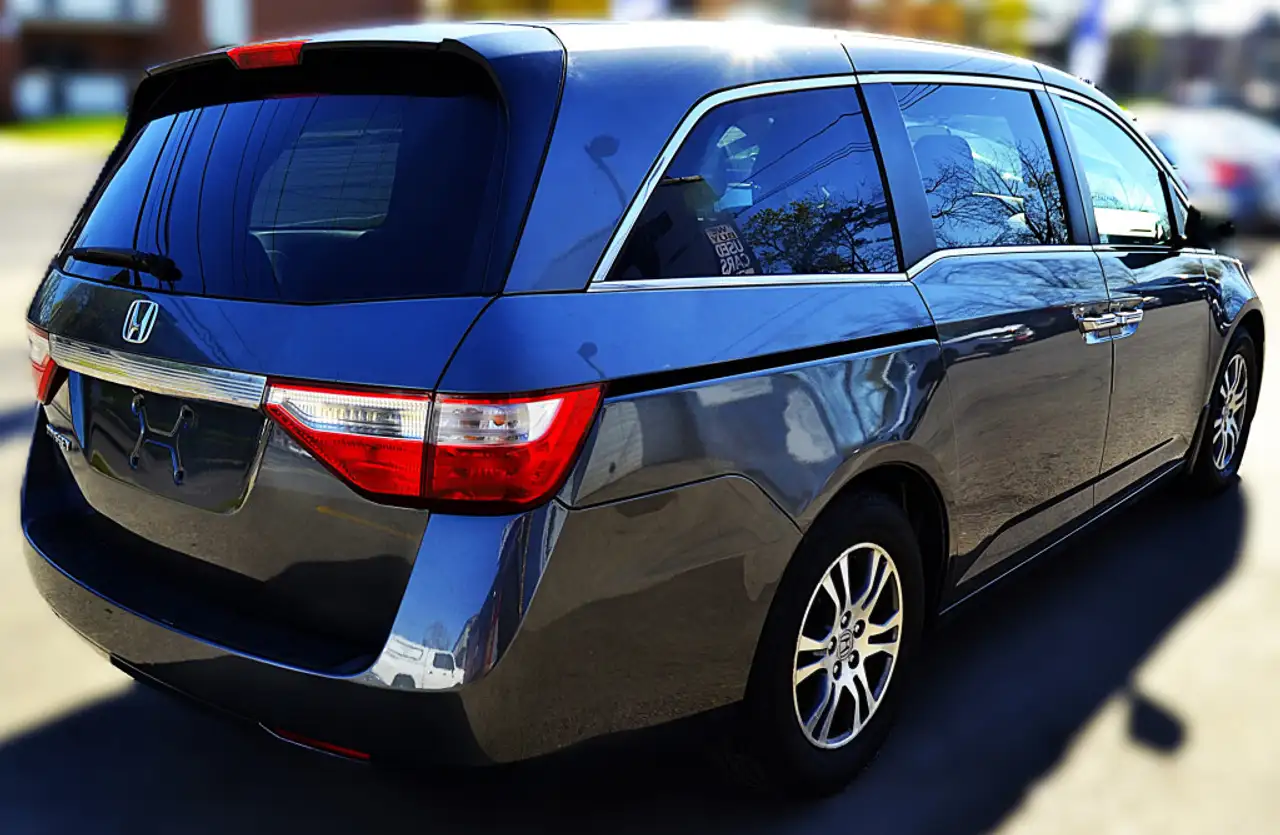 Honda Odyssey снимка Honda Odyssey