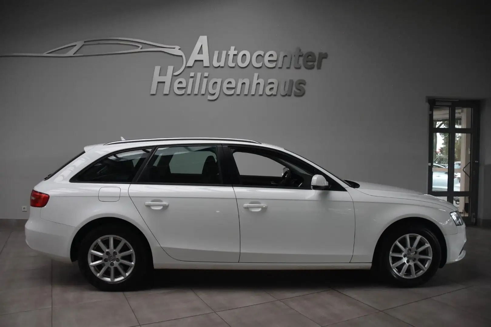 Audi A4 Avant AttractionPanorama Tempo Weiß - 2