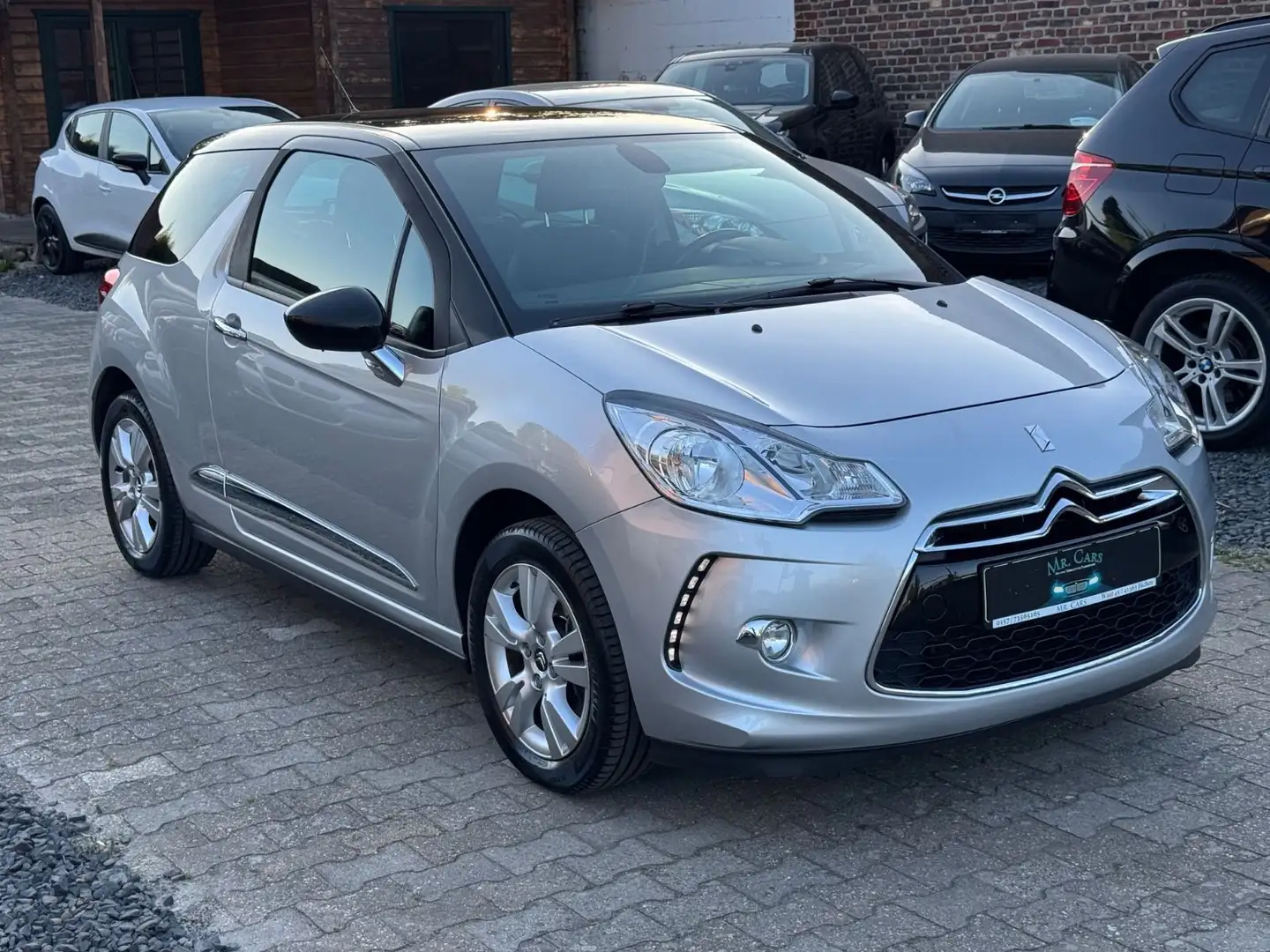 Citroen DS3 SoChic Automatikgetriebe, Scheckheftgepflegt Schwarz - 2