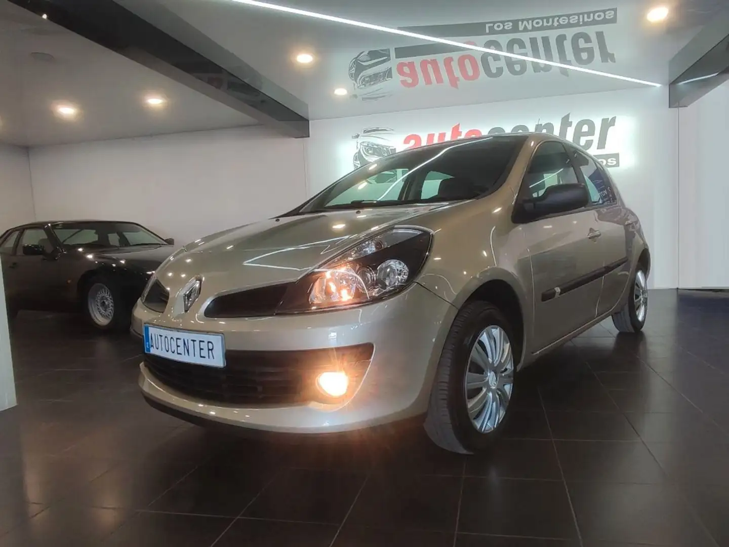 Renault Clio 1.2 16v Pack Authentique Beige - 1