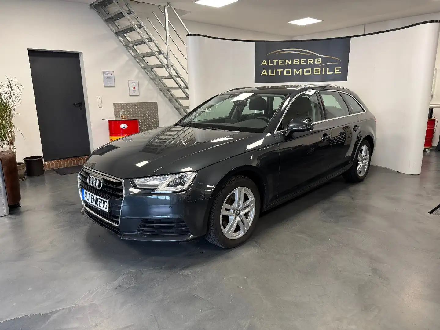 Audi A4 Avant Bi-Xenon Sitzhzg PDC DSP Standhzg Navi Grau - 2