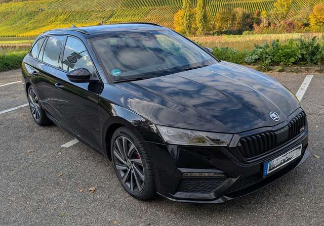 Imagine Skoda Octavia RS First Edition - ACC, Pano, HUD, Navi, 8xbereift