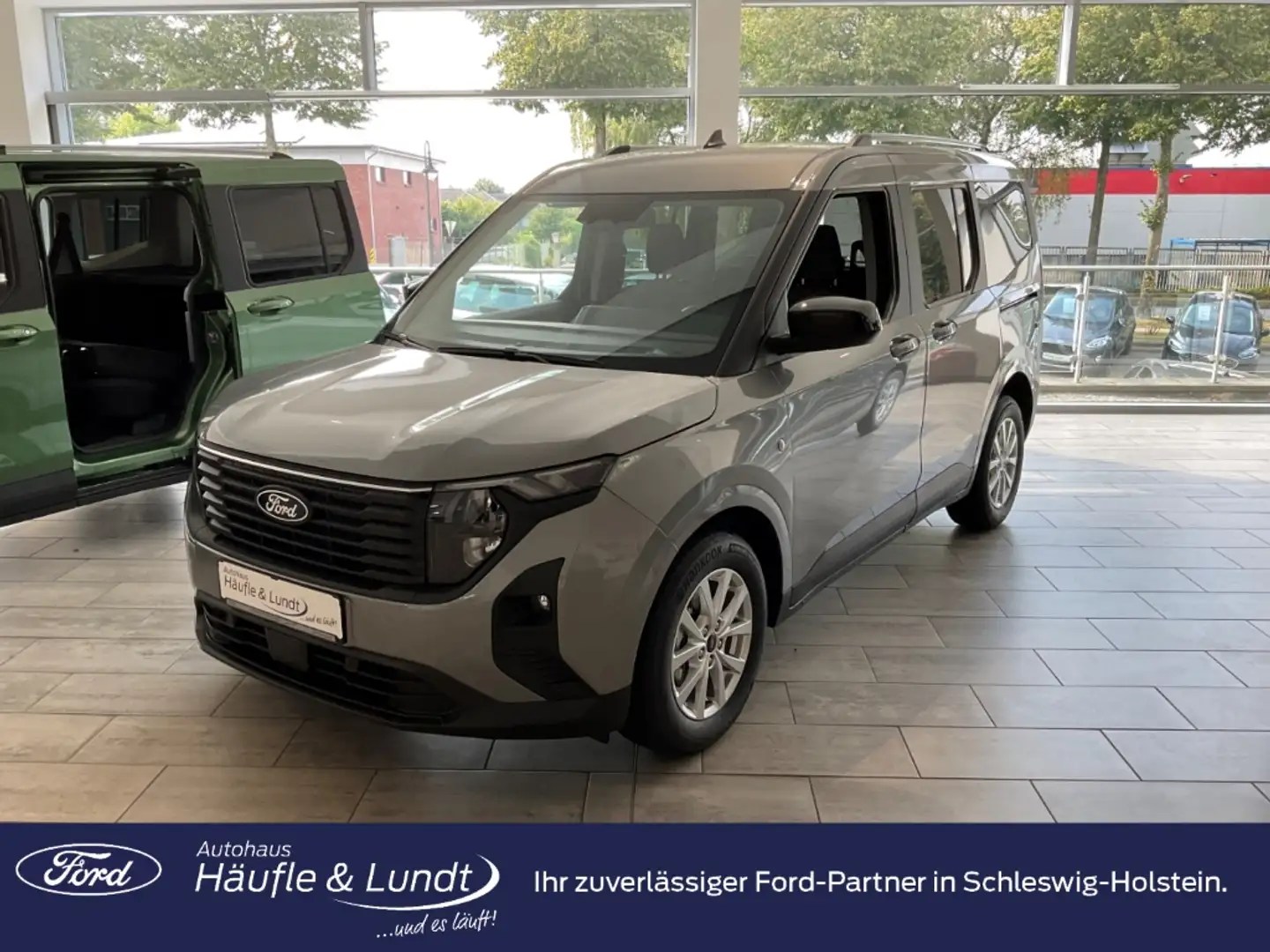 Ford Tourneo Courier Titanium ACC Navi AHK RFK Zilver - 1