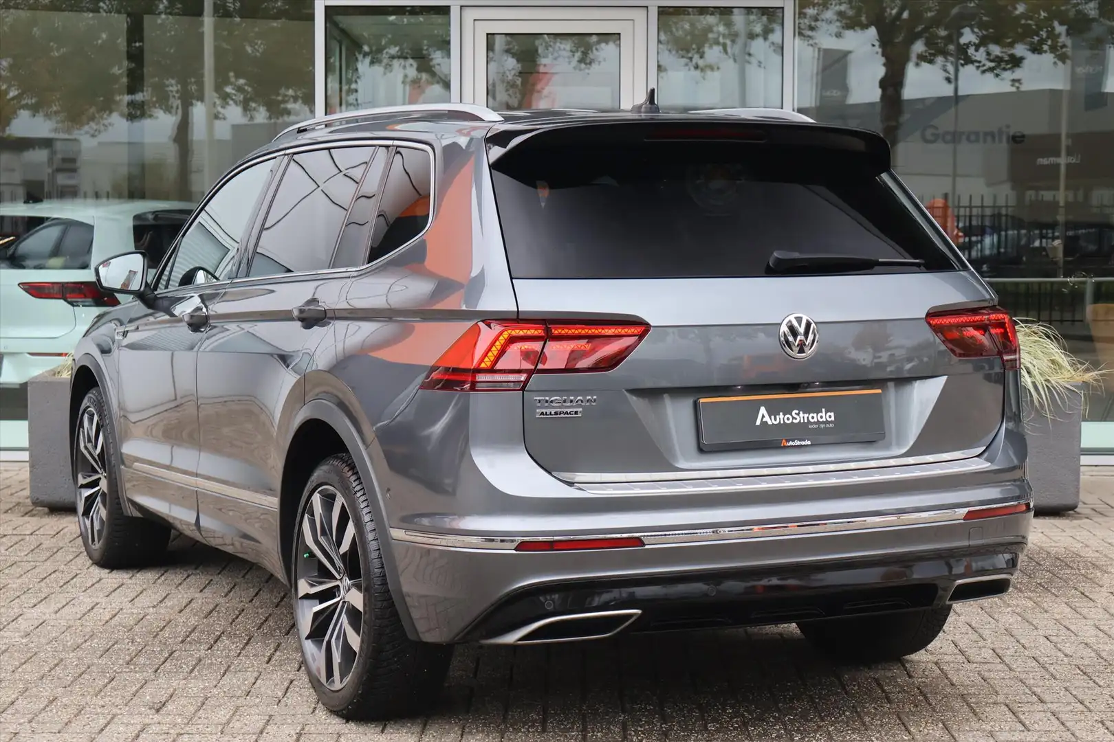 Volkswagen Tiguan Allspace 1.5 R-Line TSI 150pk | Leder | Virtual | Camera | Gris - 2