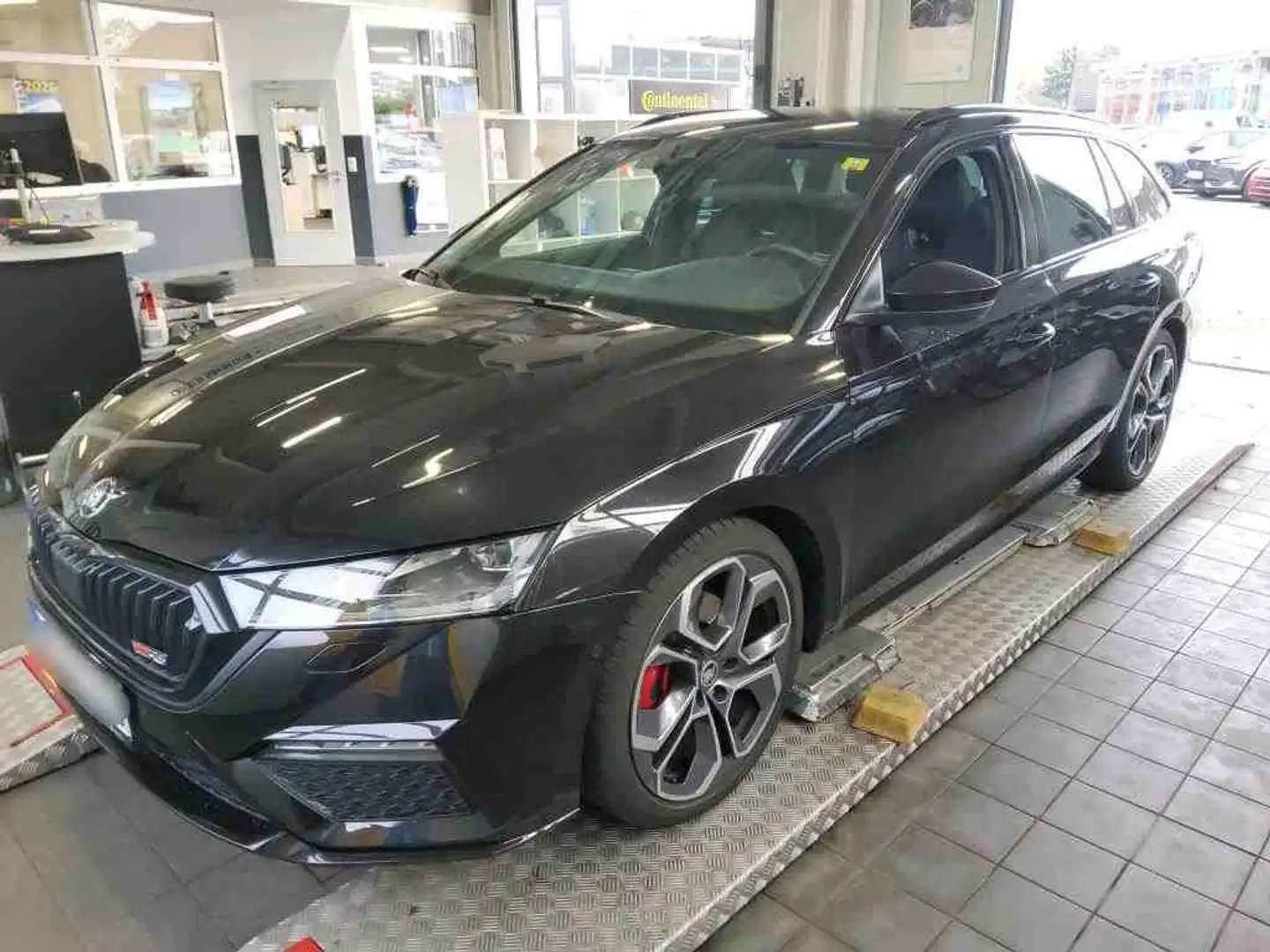 Skoda Octavia Combi 2.0 TDI DSG 4x4 RS +AHK +MATRIX +ACC +RKAM Schwarz - 2