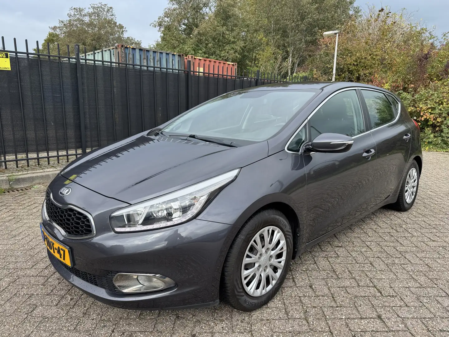 Kia Ceed / cee'd 1.6 GDI 20th Anniversary Airco/Cruise/Trekh Grijs - 1