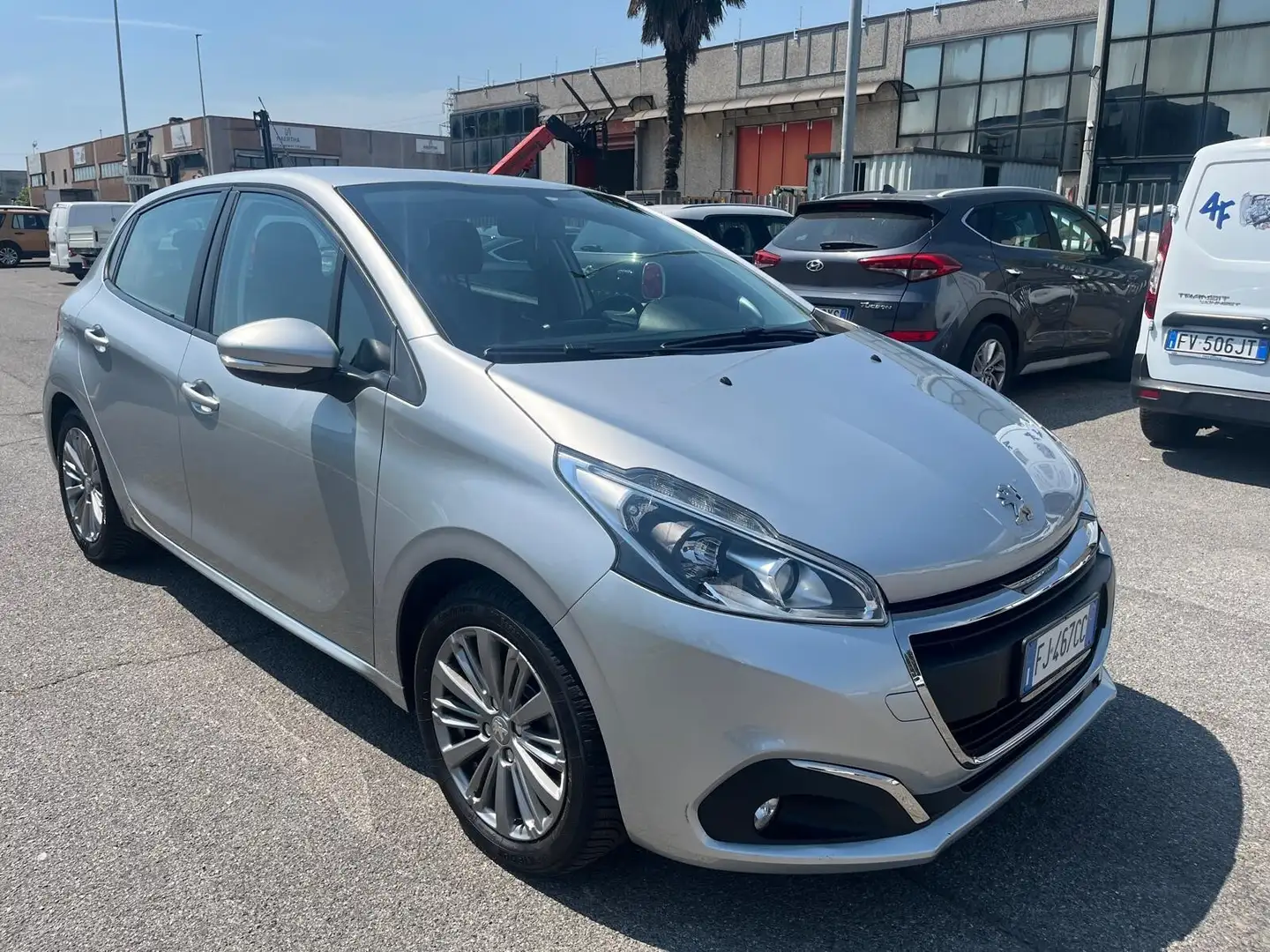 Peugeot 208 PureTech 82 5 porte Allure Argento - 2