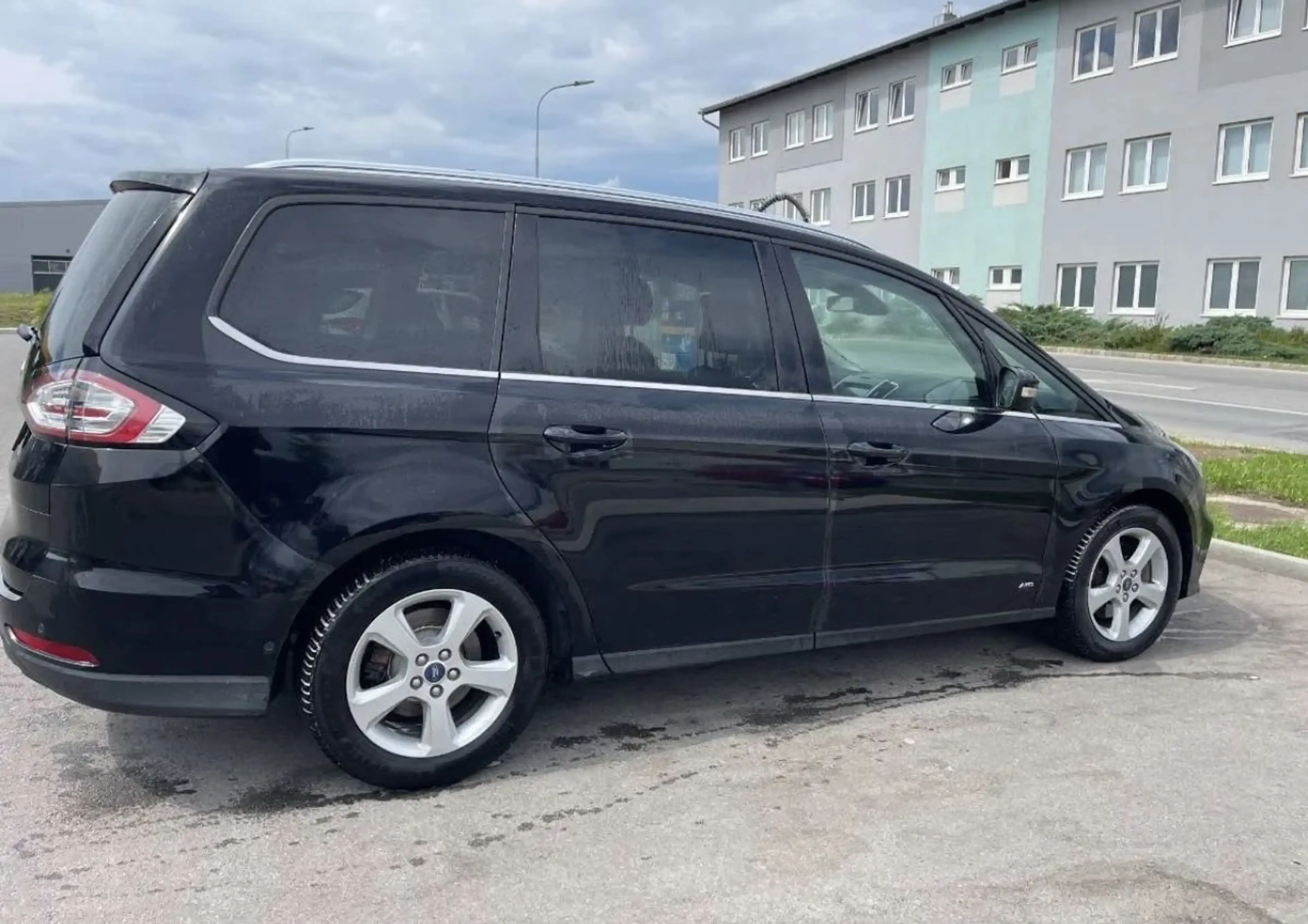 Ford Galaxy 2,0 EcoBlue SCR AWD Titanium Aut. — photo 3