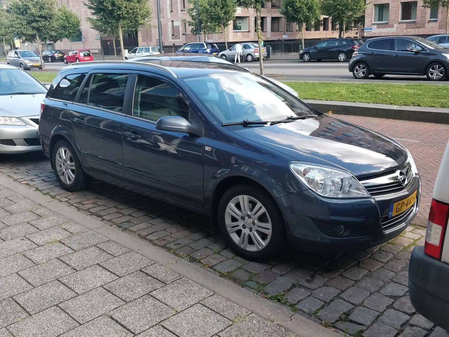 Opel Astra 1.8 Caravan Blauw - 2