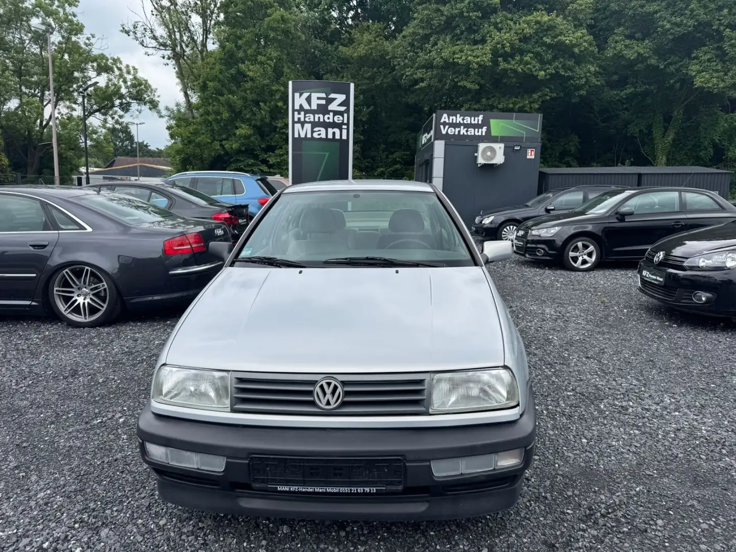 Volkswagen Vento GL Plateado - 2