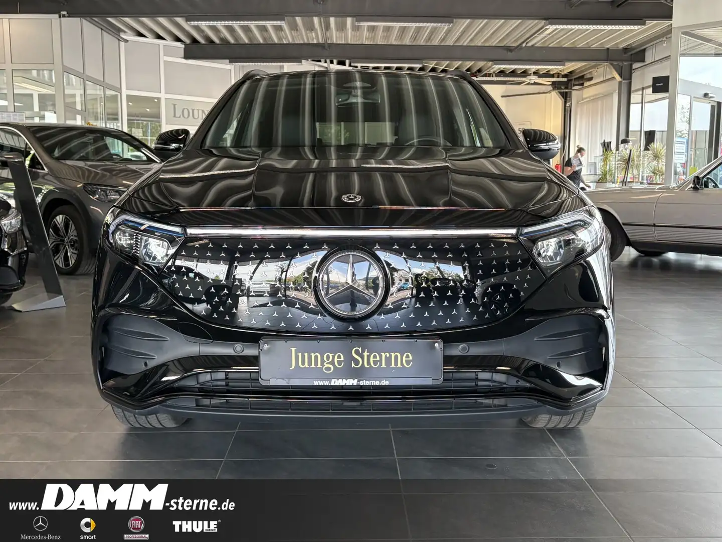 Mercedes-Benz EQA 300 EQA 300 4M AMG Adv./AHK/Night/Winter-P./ + Flex Zwart - 2