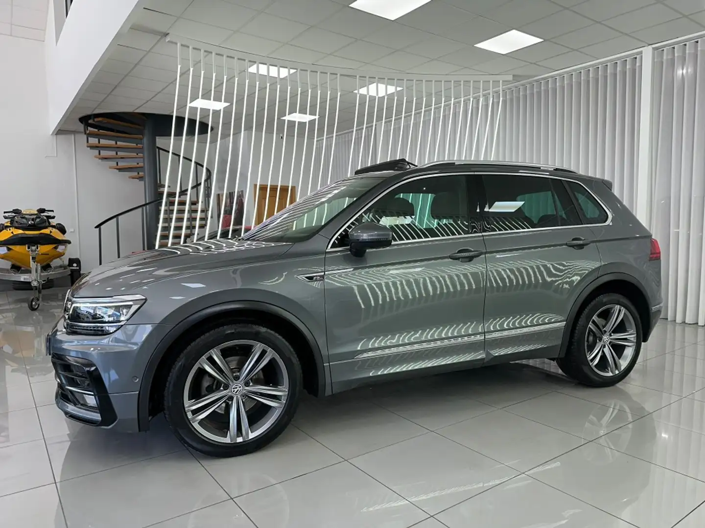 Volkswagen Tiguan 2.0TDI Sport DSG 110kW Gris - 2