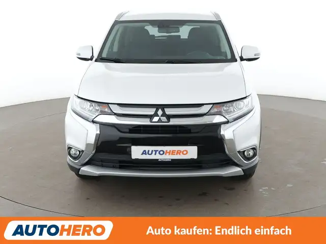 Mitsubishi Outlander view 9