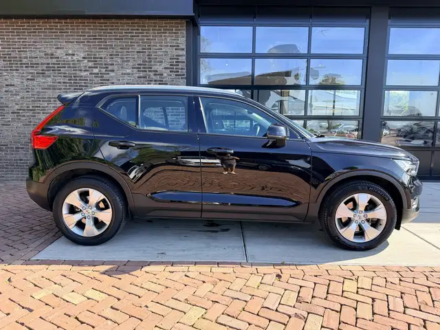 Volvo XC40 view 6