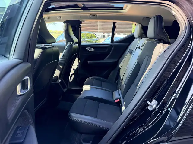 Volvo XC40 view 15