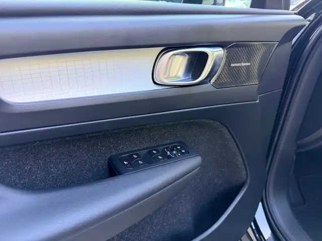 Volvo XC40 view 26