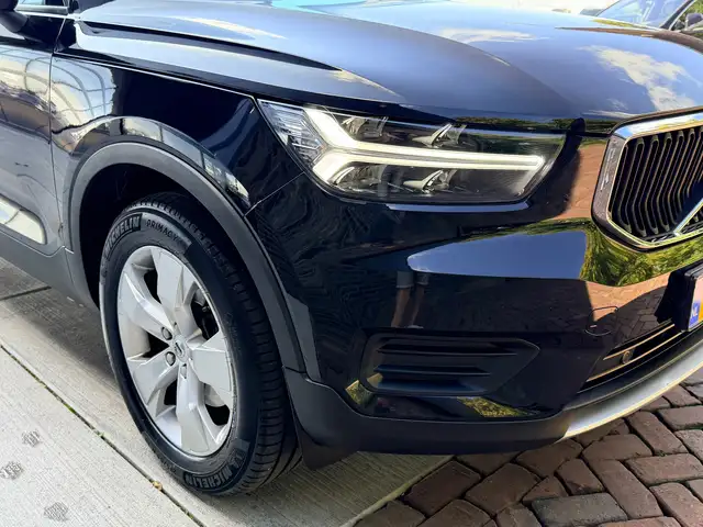 Volvo XC40 view 11