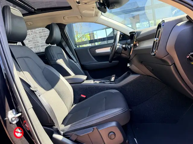 Volvo XC40 view 13
