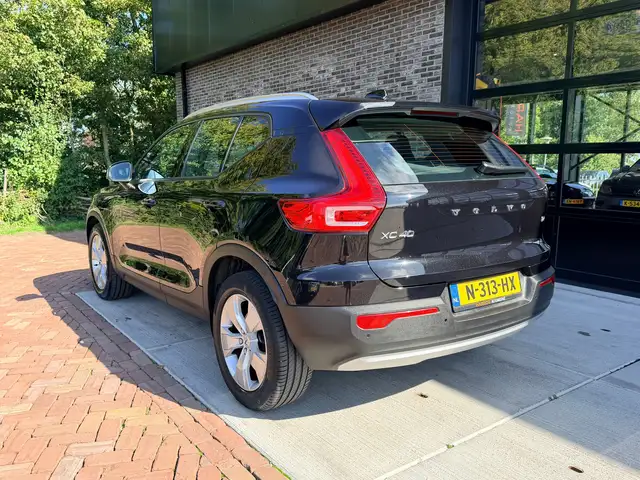 Volvo XC40 view 8