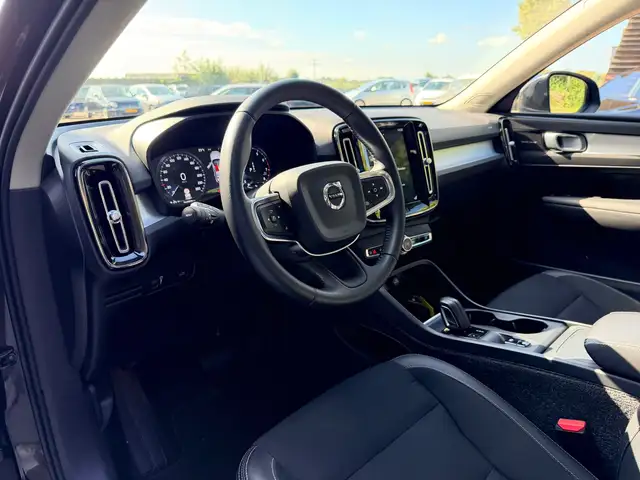 Volvo XC40 view 18