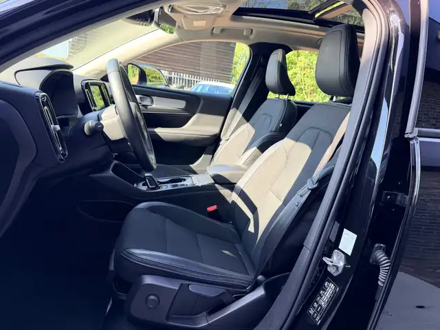 Volvo XC40 view 4