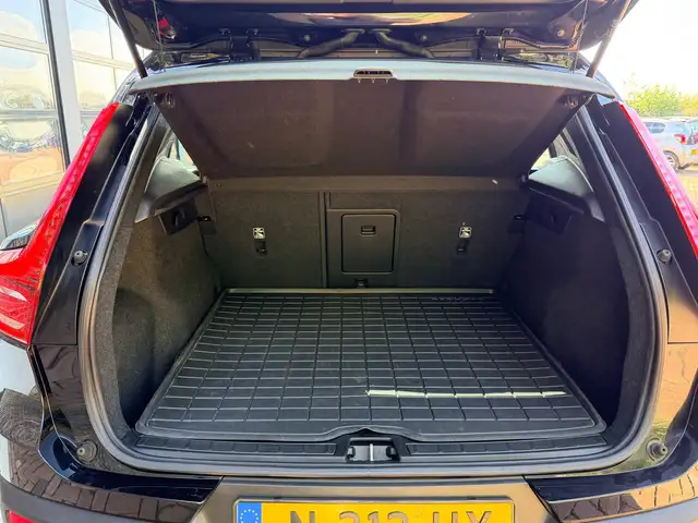 Volvo XC40 view 16