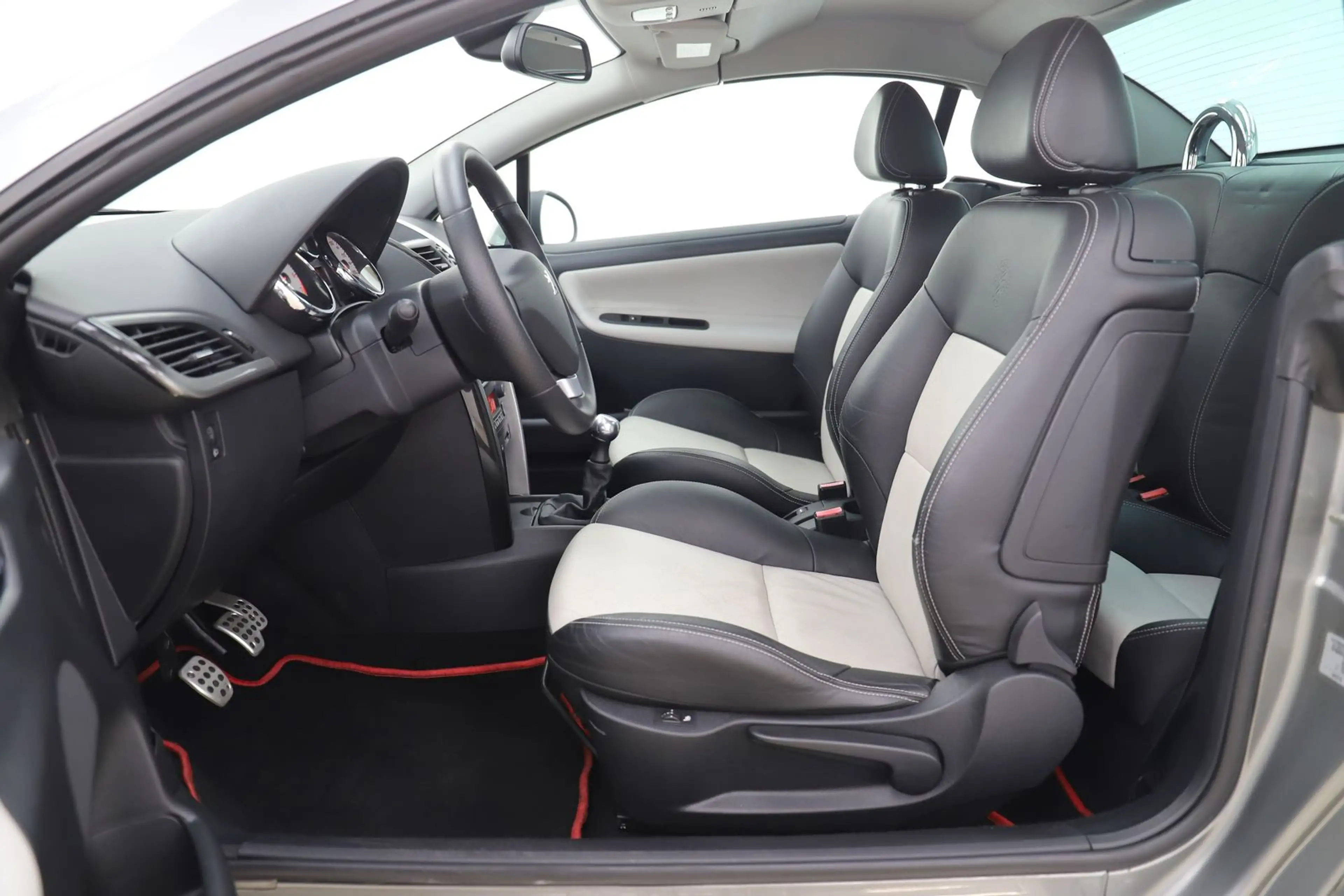 Peugeot 207 CC 1.6 120PS Roland Garros Leder PDC 1Hand — photo 12