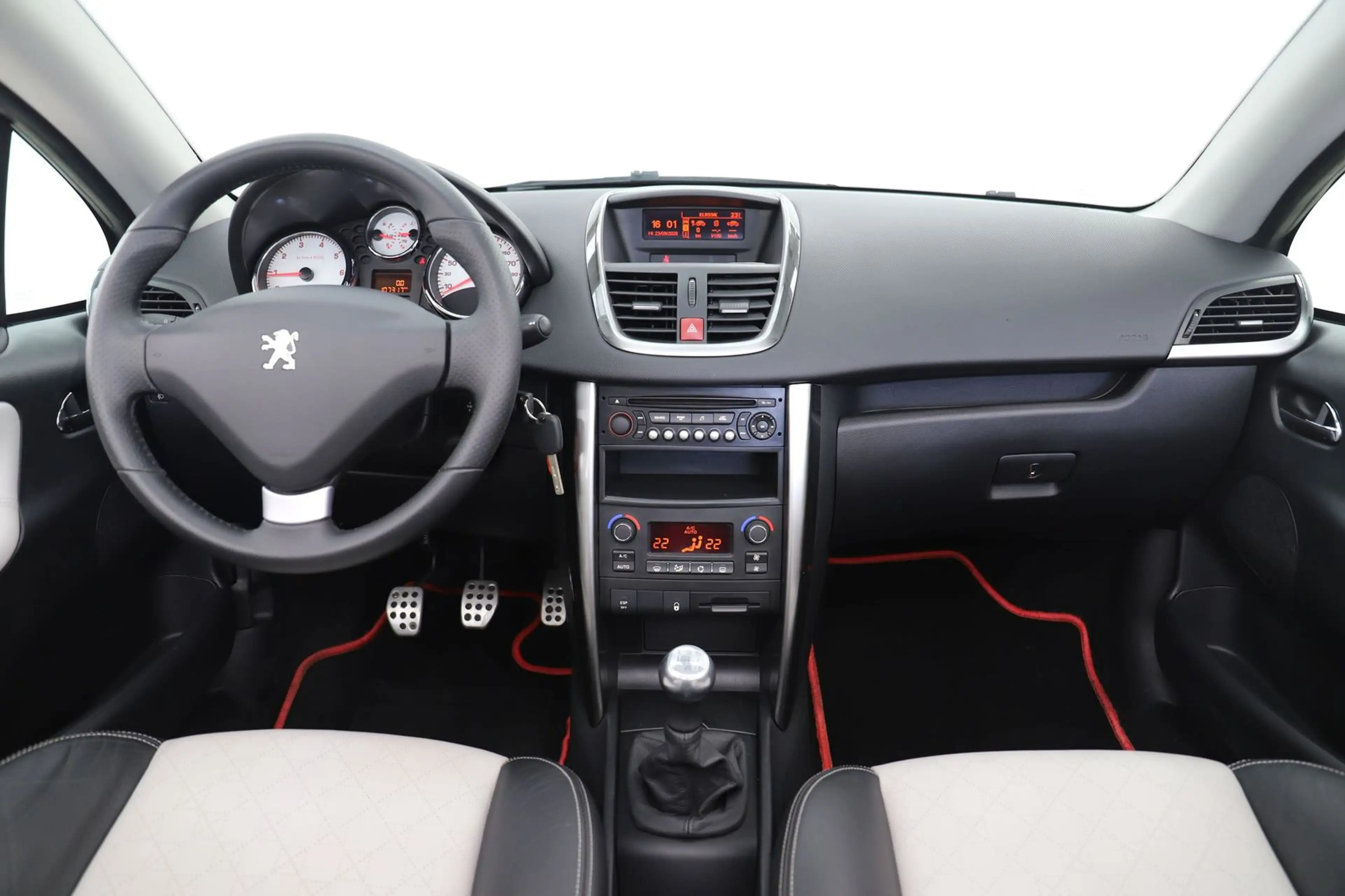 Peugeot 207 CC 1.6 120PS Roland Garros Leder PDC 1Hand — photo 17