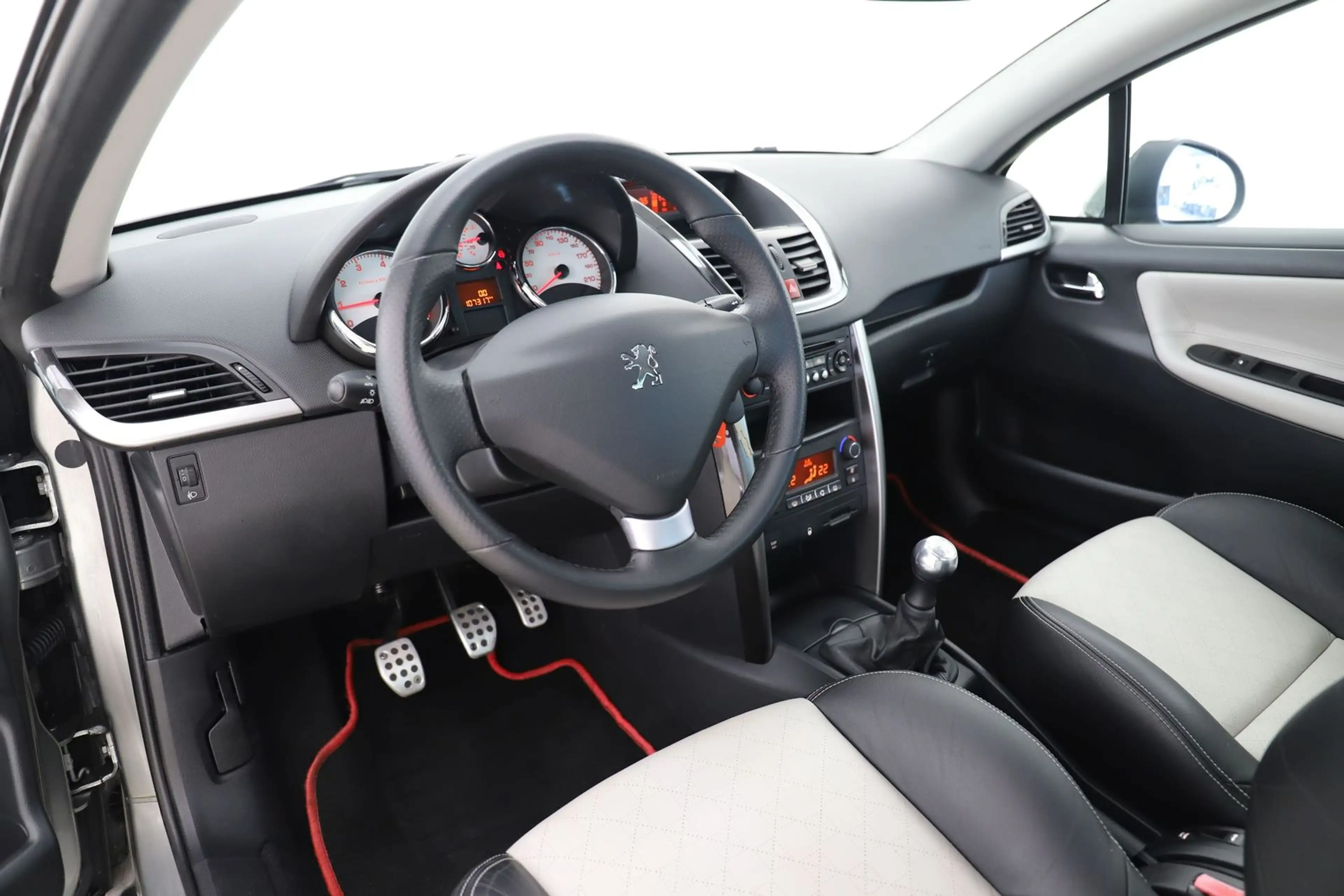 Peugeot 207 CC 1.6 120PS Roland Garros Leder PDC 1Hand — photo 16