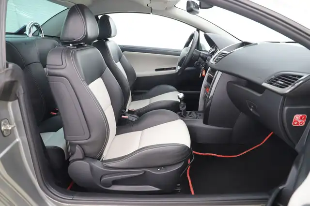 Peugeot 207 view 13
