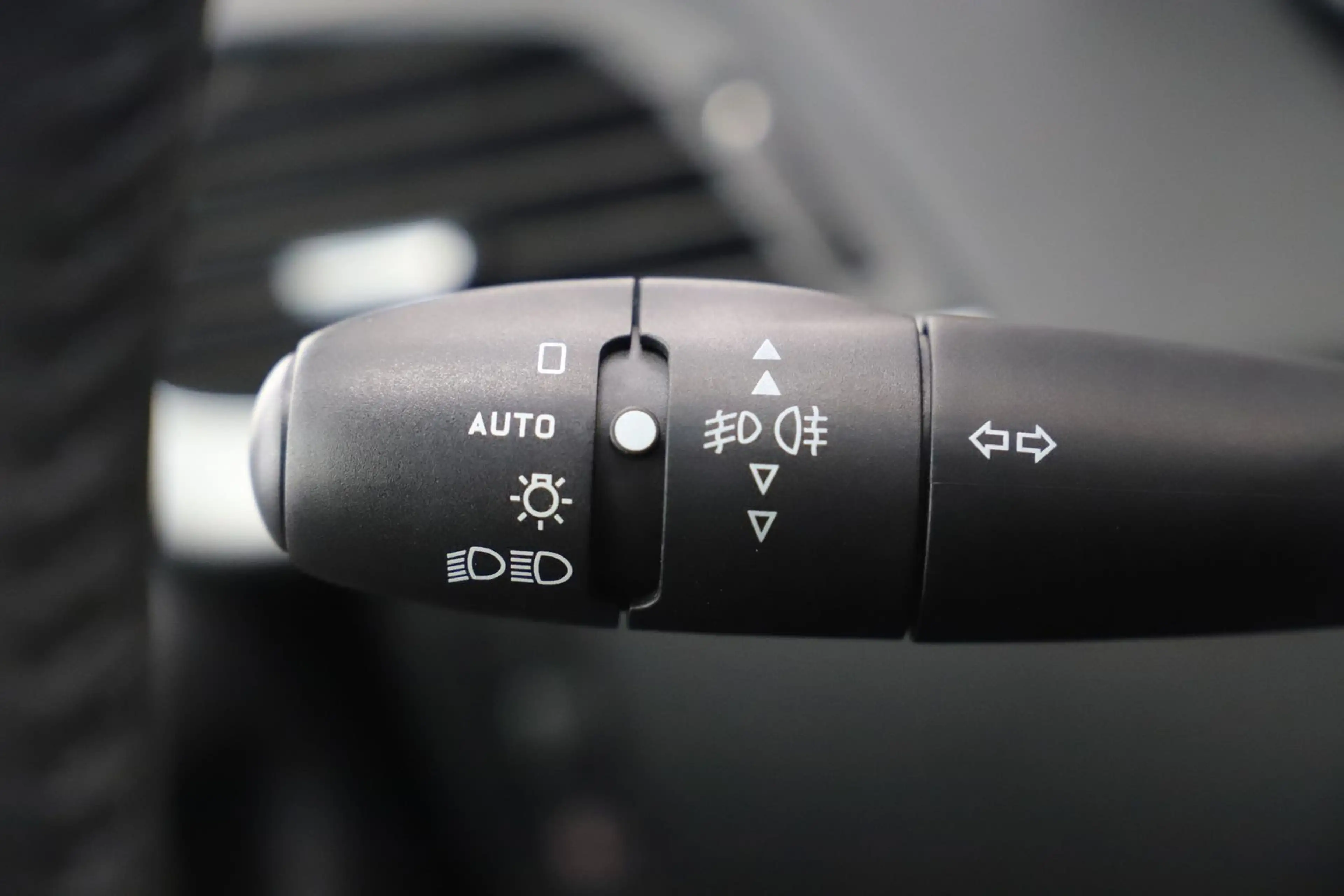 Peugeot 207 CC 1.6 120PS Roland Garros Leder PDC 1Hand — photo 23