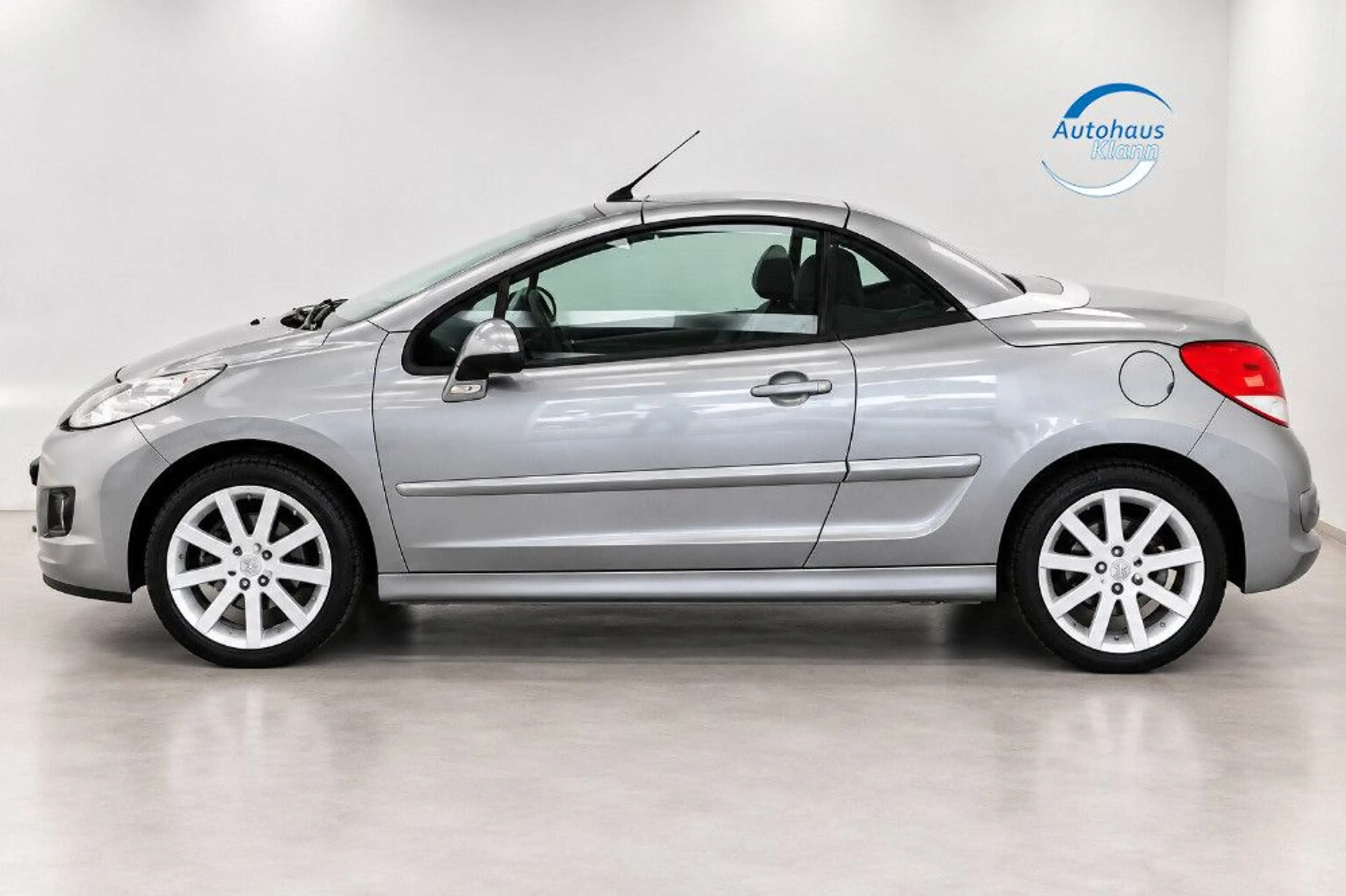 Peugeot 207 CC 1.6 120PS Roland Garros Leder PDC 1Hand — photo 5
