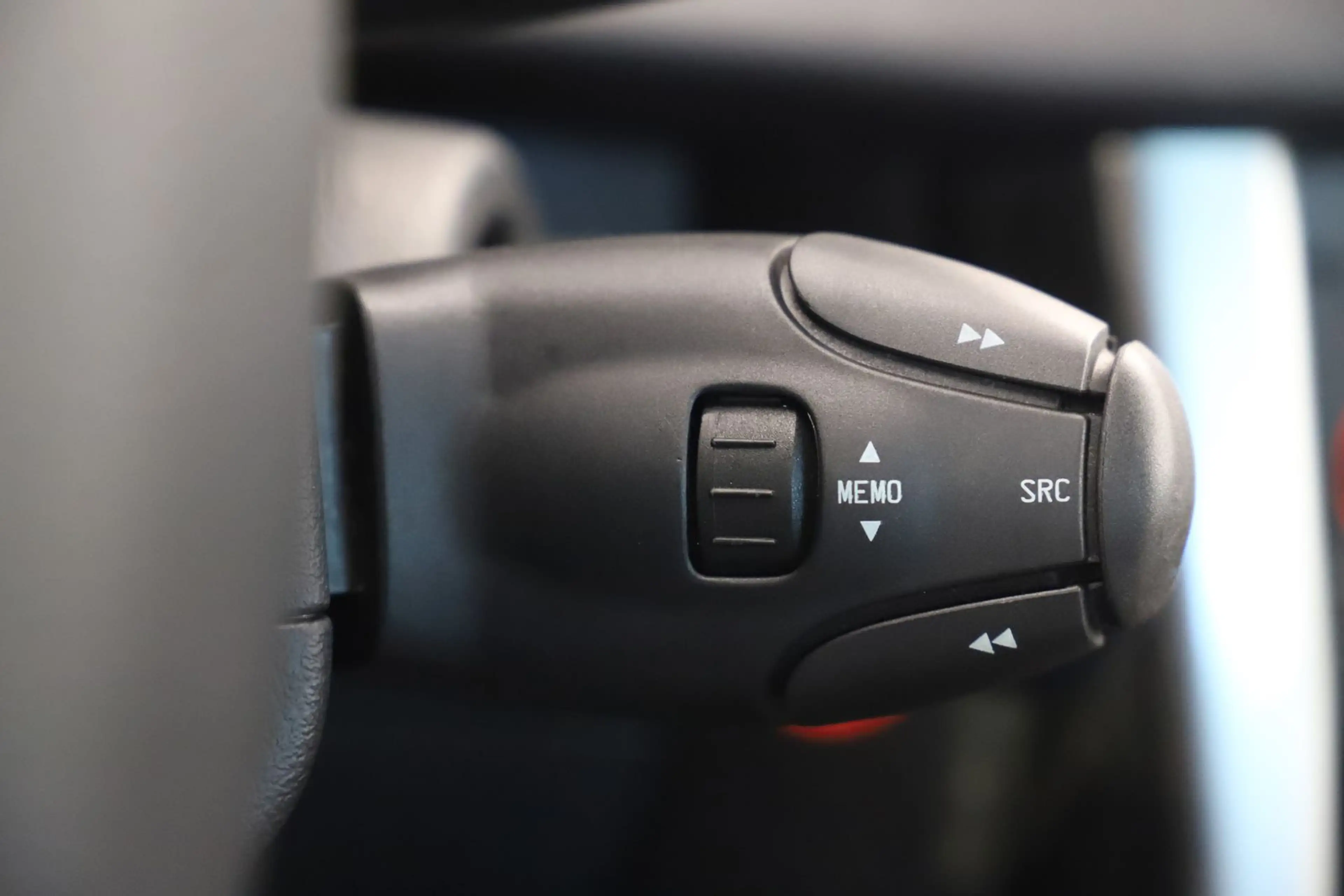 Peugeot 207 CC 1.6 120PS Roland Garros Leder PDC 1Hand — photo 25