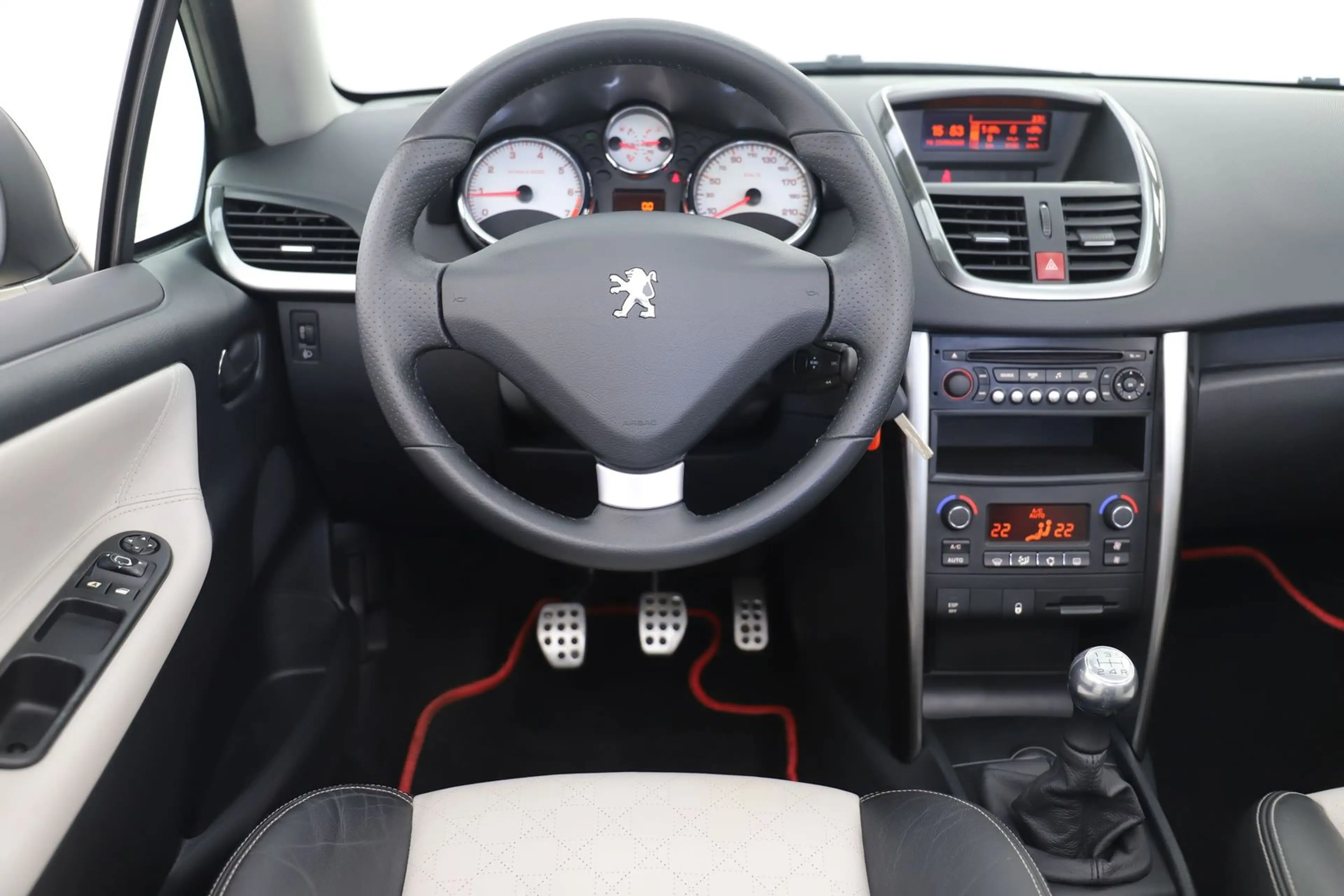 Peugeot 207 CC 1.6 120PS Roland Garros Leder PDC 1Hand — photo 31