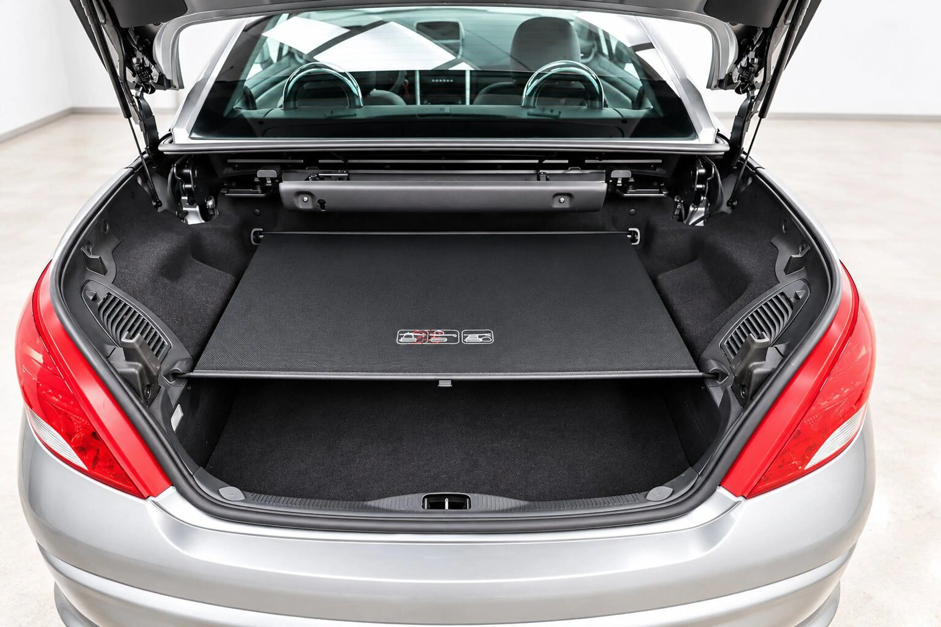 Peugeot 207 CC 1.6 120PS Roland Garros Leder PDC 1Hand — photo 32