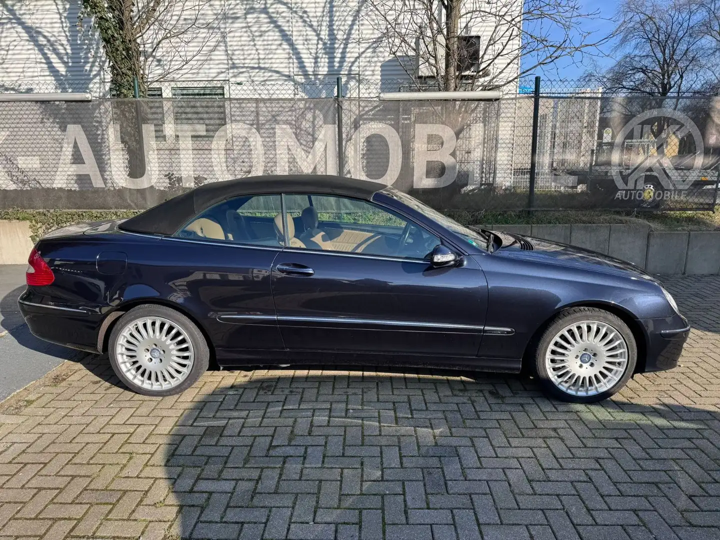 Mercedes-Benz CLK 200 Kompressor Cabrio Avantgarde Unfallfrei crna - 2