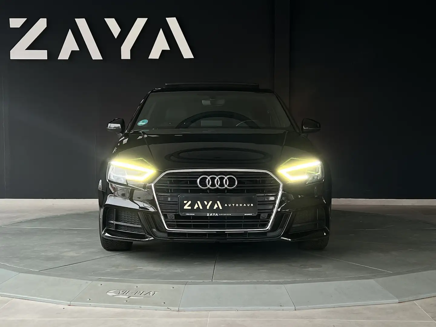 Audi A3 35 TFSI S-Line Limousine*LED*PANO*SITZ-HZG* Zwart - 2