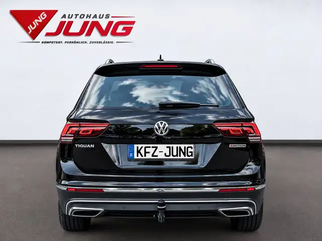 Volkswagen Tiguan view 4