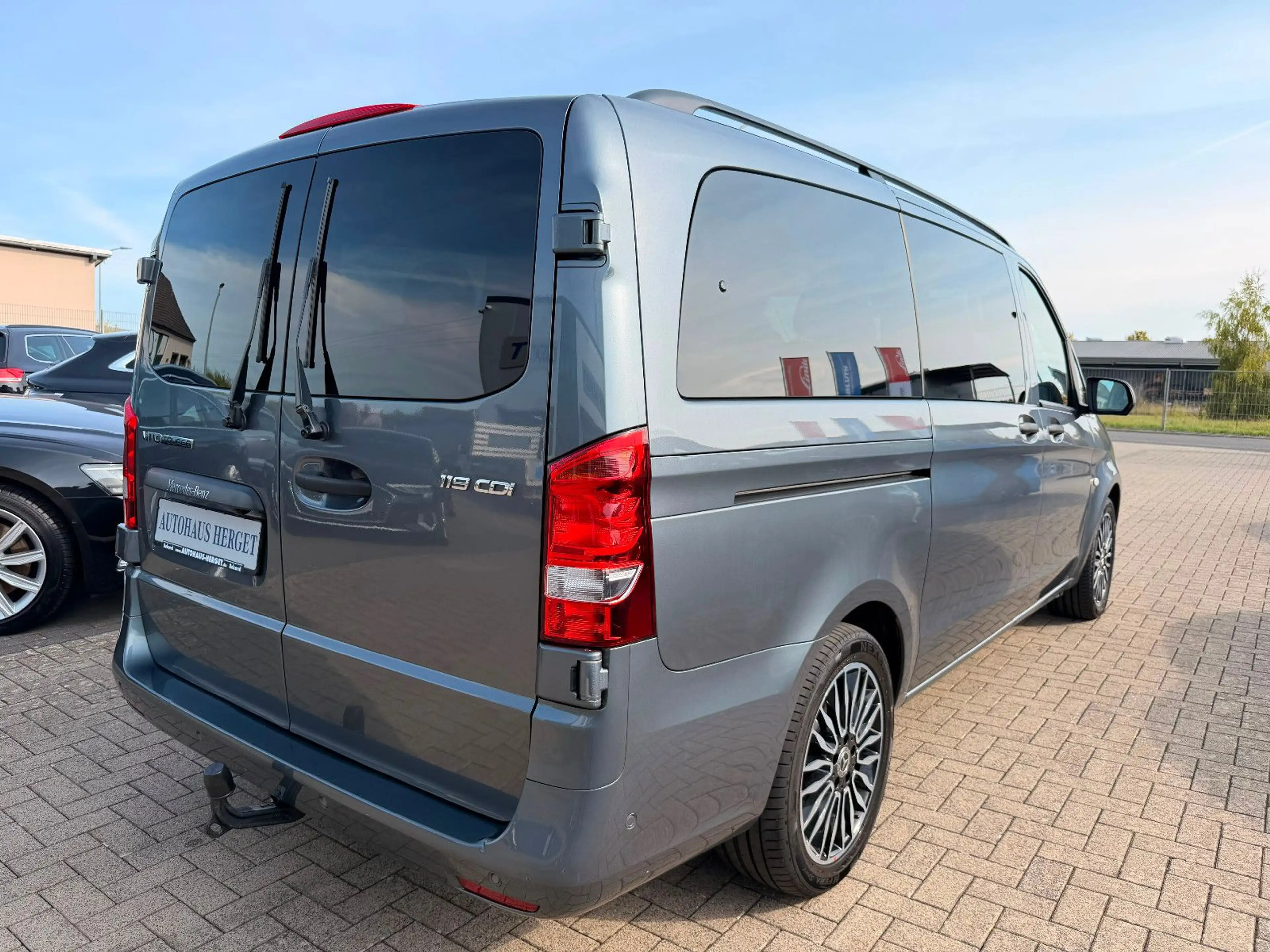 Mercedes-Benz Vito Tourer 119 CDI RWD lang 9-Sitzer Top Ausst — photo 6