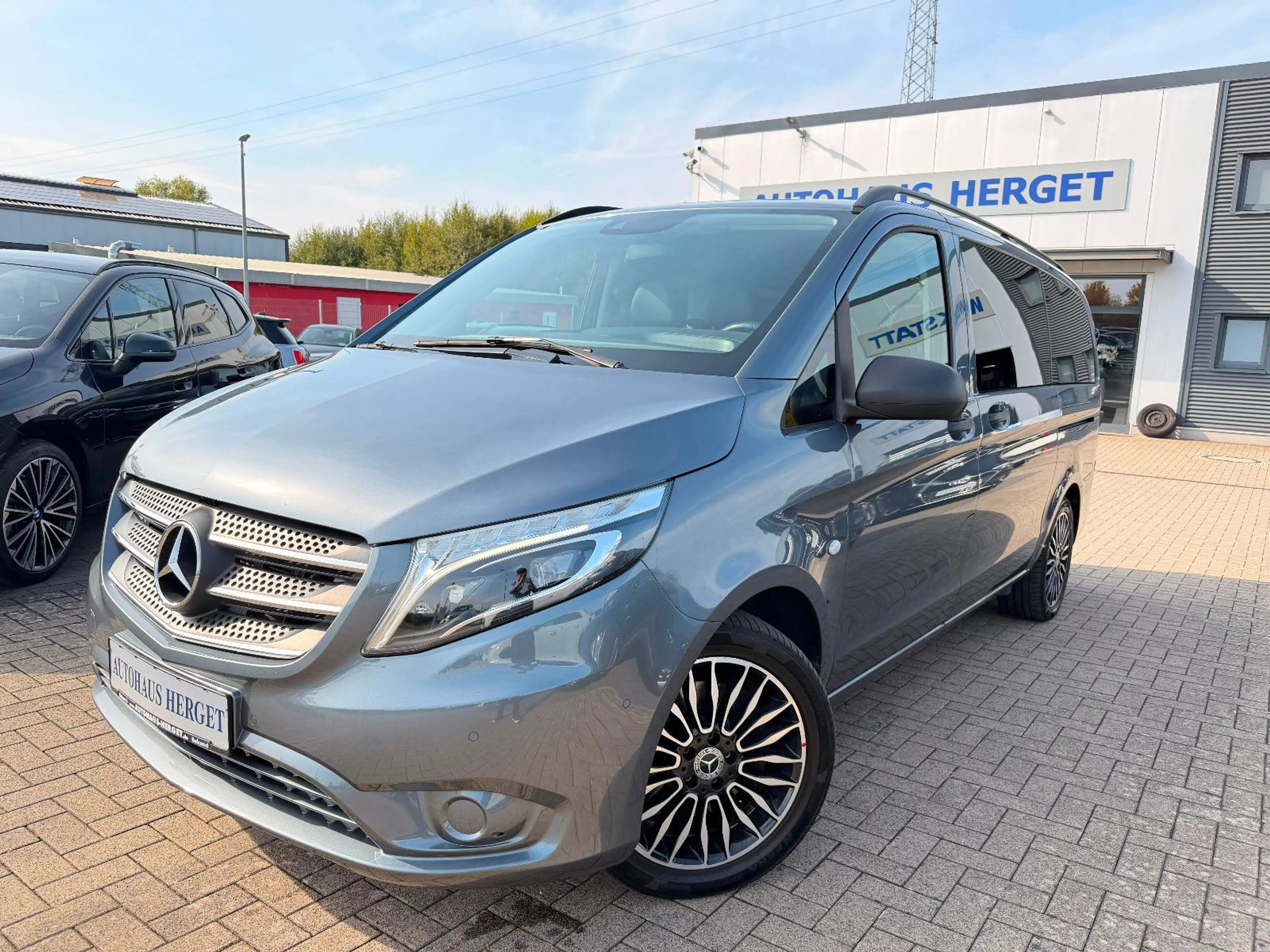 Mercedes-Benz Vito Tourer 119 CDI RWD lang 9-Sitzer Top Ausst