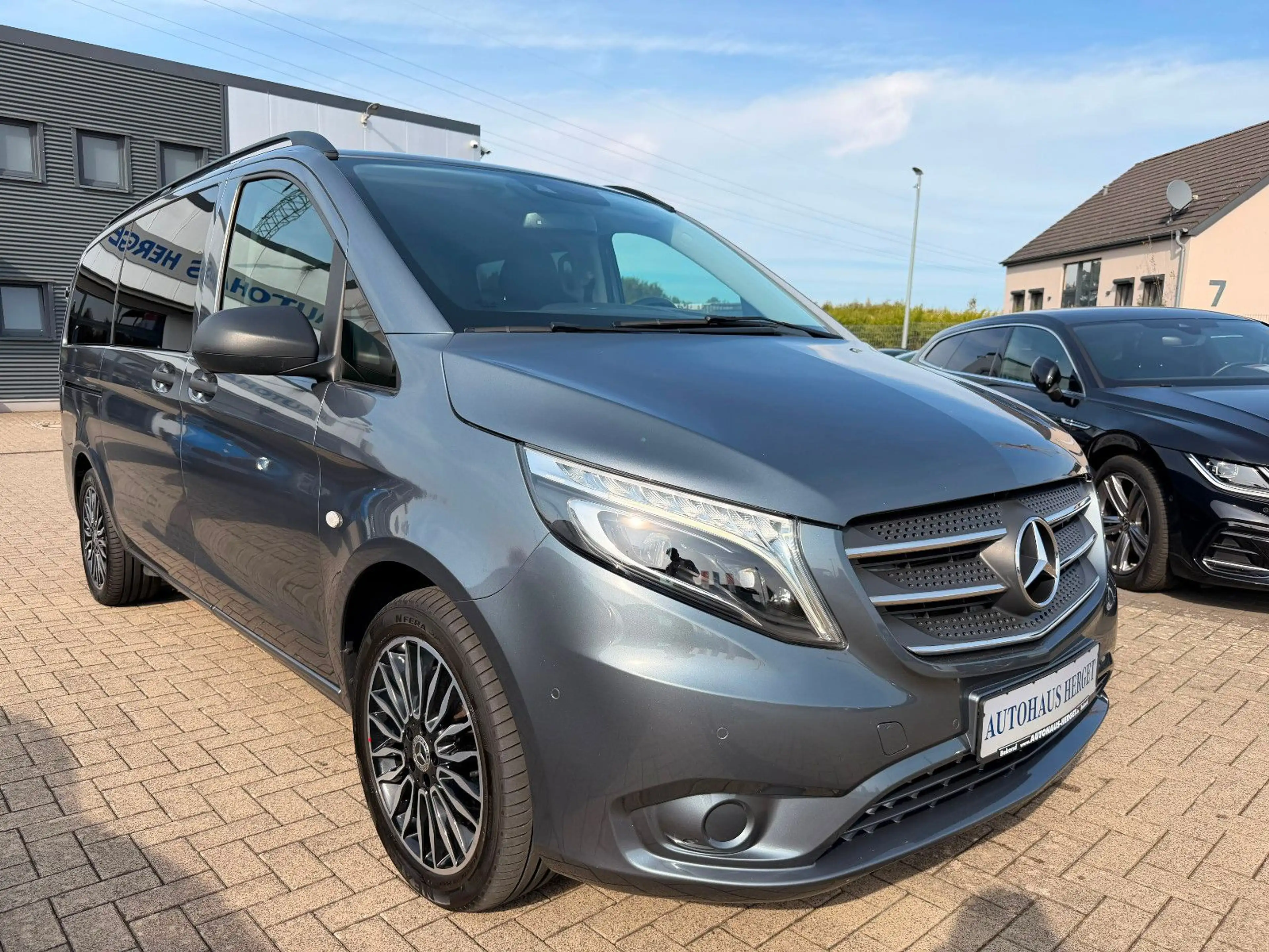 Mercedes-Benz Vito Tourer 119 CDI RWD lang 9-Sitzer Top Ausst — photo 3