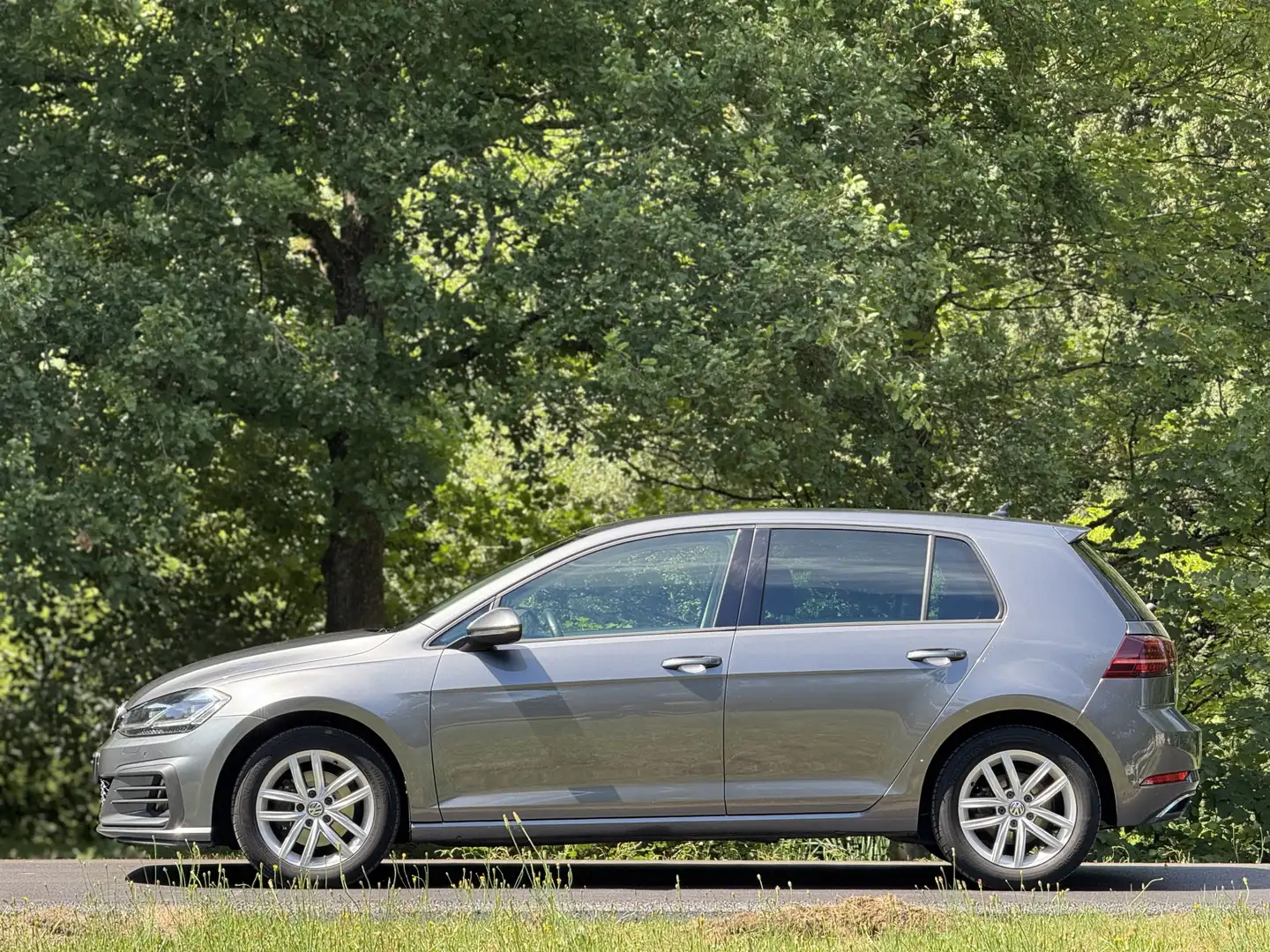 Volkswagen Golf 1.5 TSI Highline Business R A. Camera LED Grijs - 2