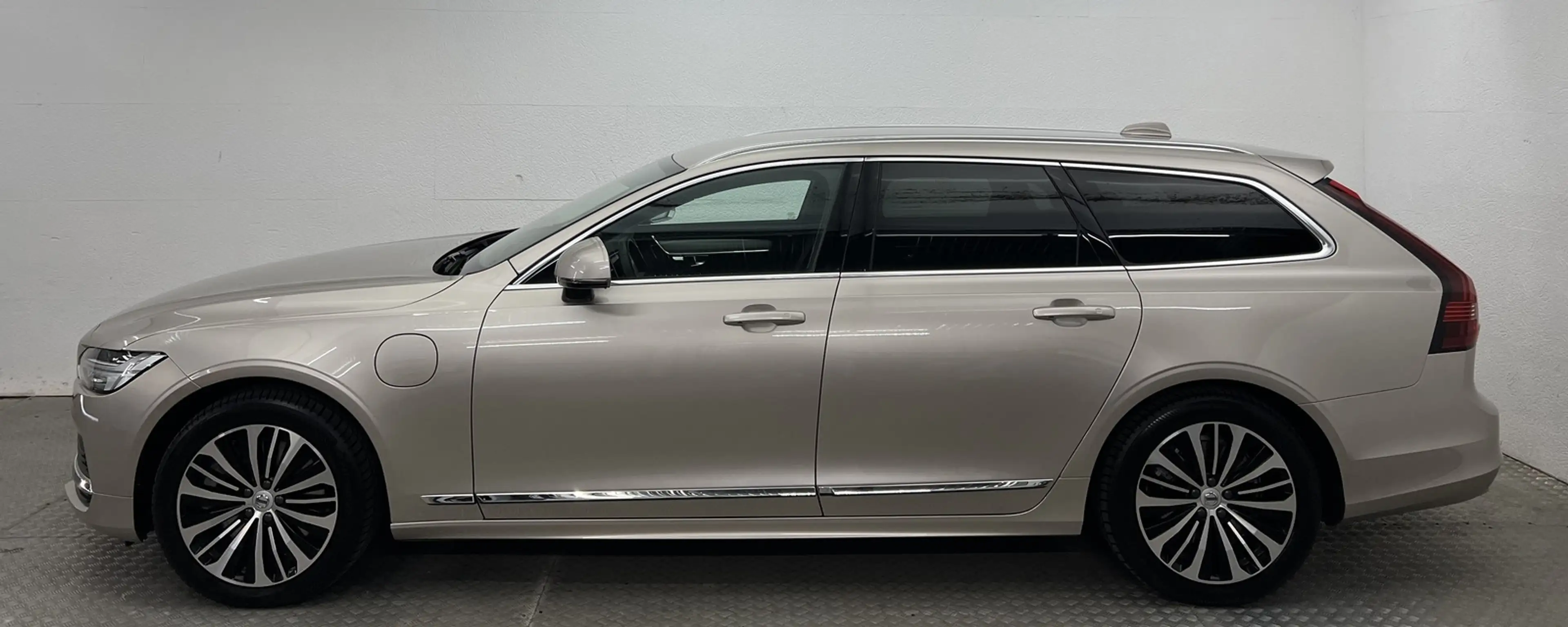 Volvo V90 T6 RECH AWD STANDHZG+AHK+ACC+KEYLESS+CARPLAY — photo 2